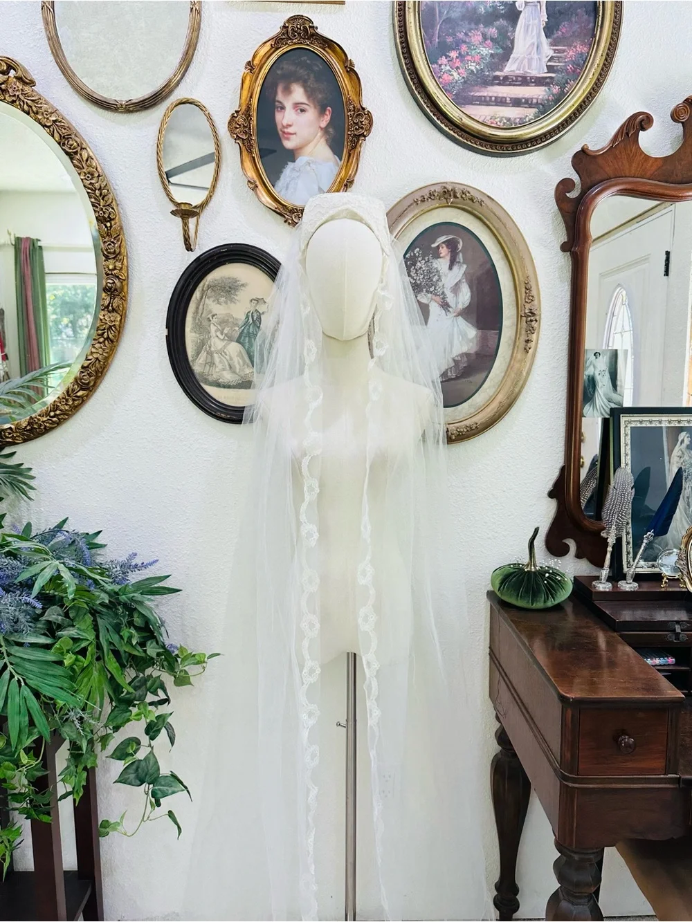 Bridal Veil with Floral Edge - White - Unbranded